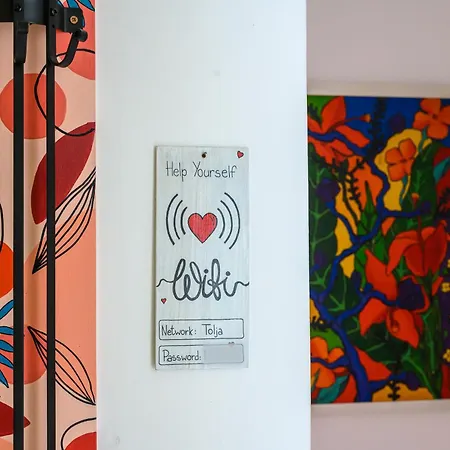 Red Apartament