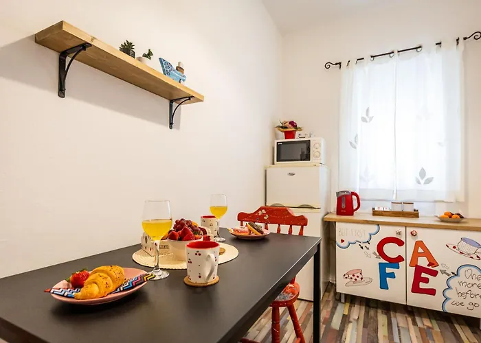 Red Apartament